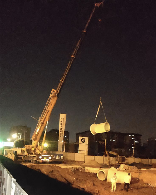 龙湖区“弯臂矫正”—— 吊车的 “形变补偿” 技术